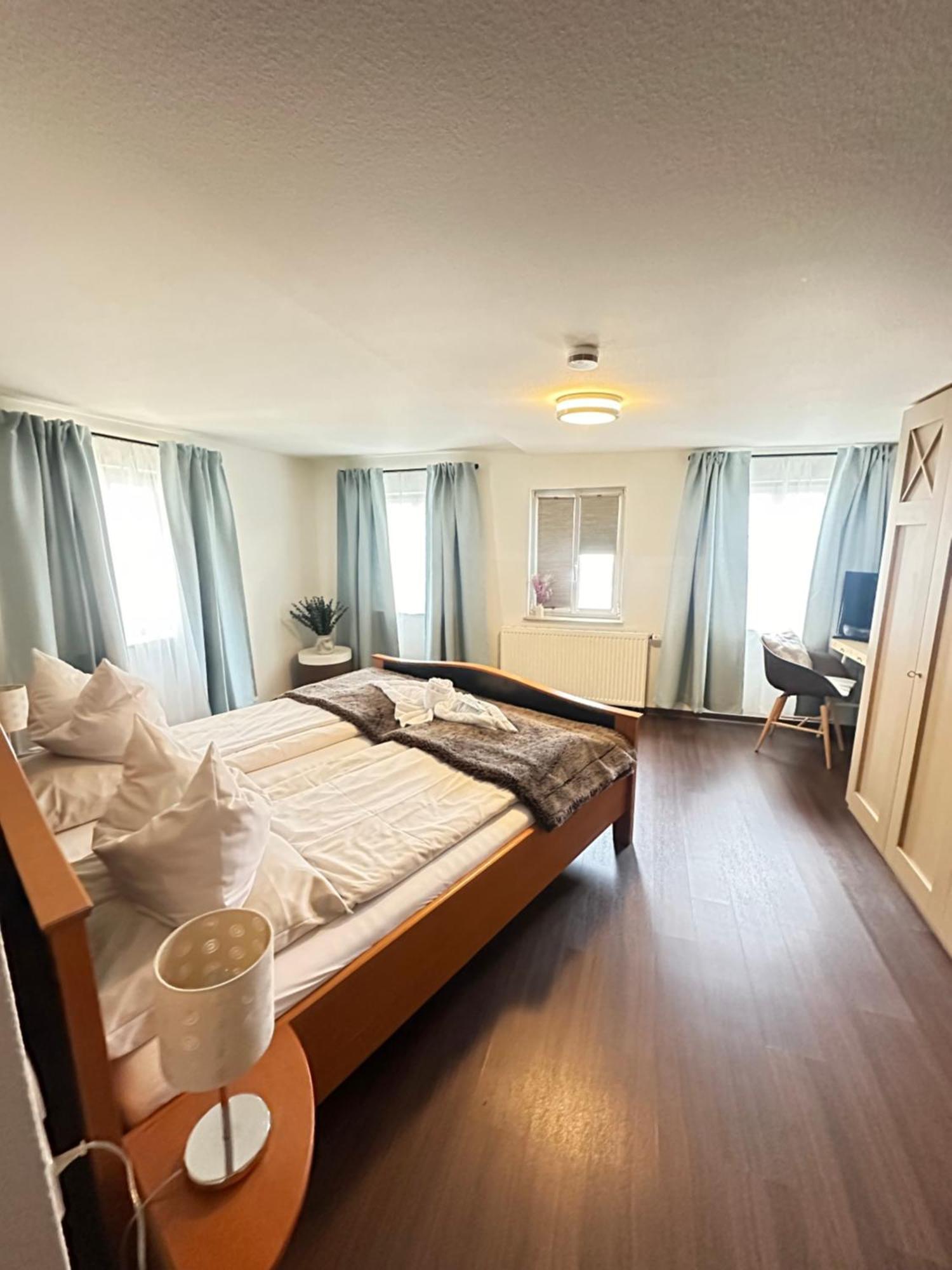 Bonnigheim Hotel Adler Am Schloss מראה חיצוני תמונה